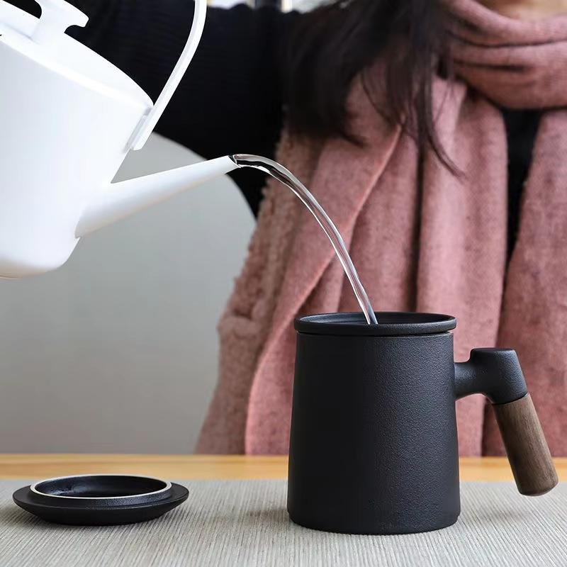 Чашка-заварник для чая керамическая с фильтром/ситом и крышкой 450 мл Черный (782734) - фото 4 Чашка-заварник для чая керамическая с фильтром/ситом и крышкой 450 мл Черный (782734) - фото 4