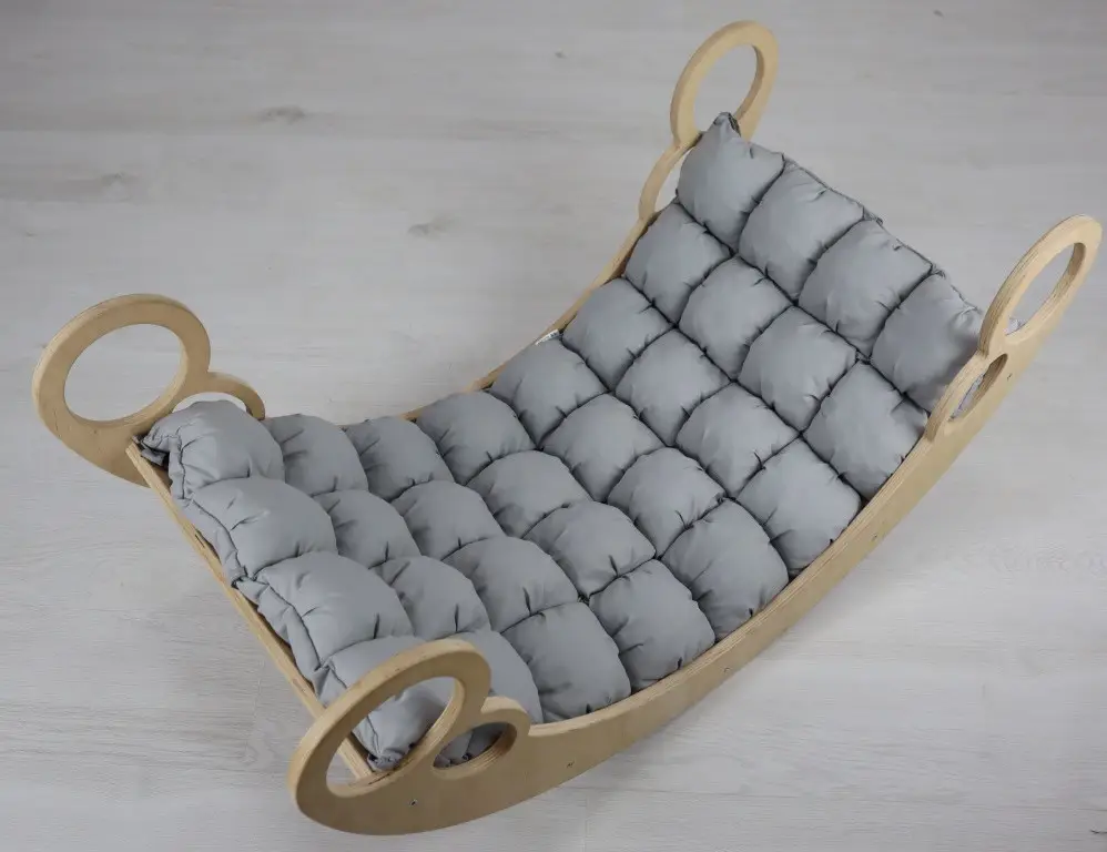 Качели балансир с матрасом для детей от 2 месяцев 99х49х45 см с нагрузкой до 100 кг из высококачественной МДФ серая