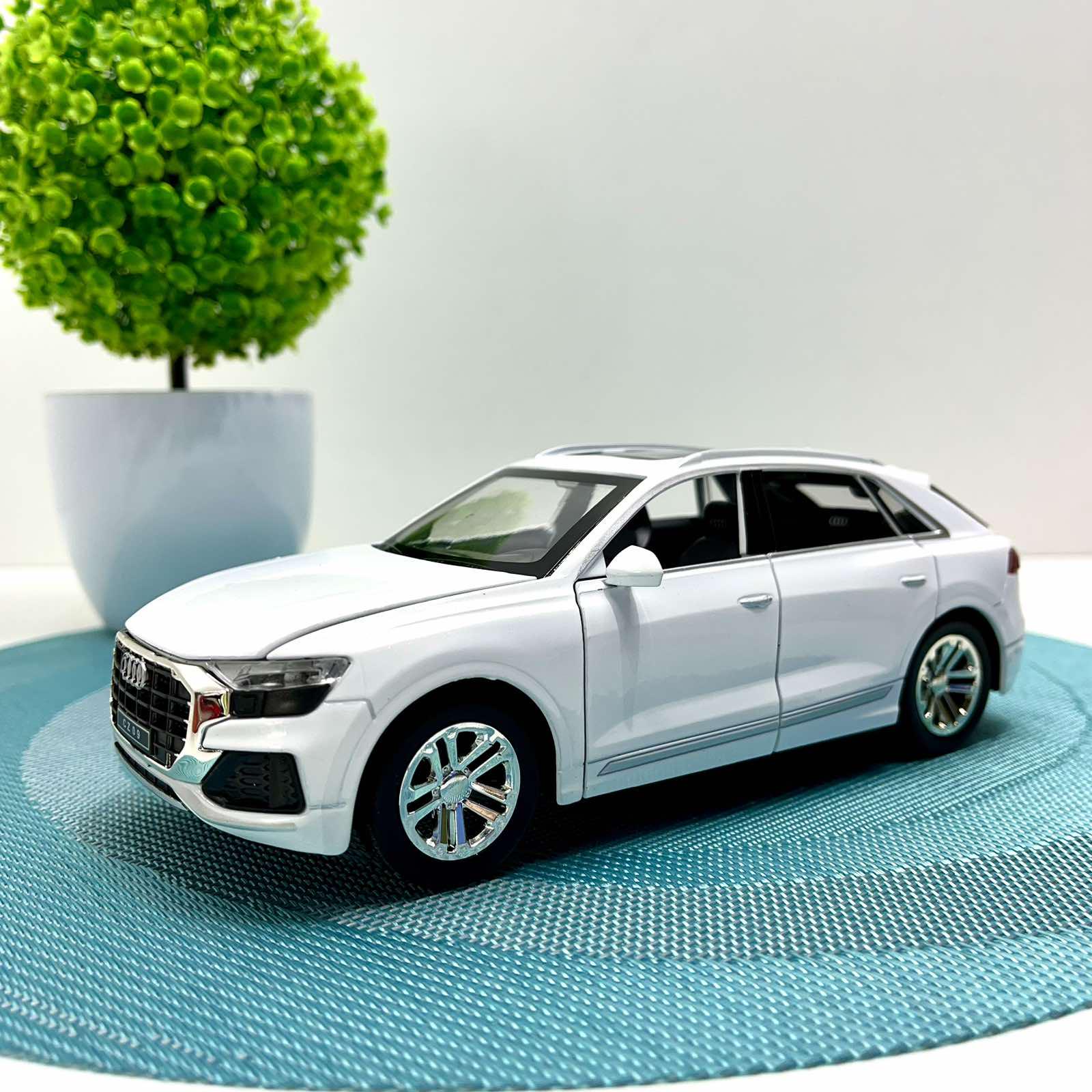 Машинка металлическая TK Union Group Audi Q8 открывается дверь/капот/багажник масштаб 1:24 Белый (GT-5250)