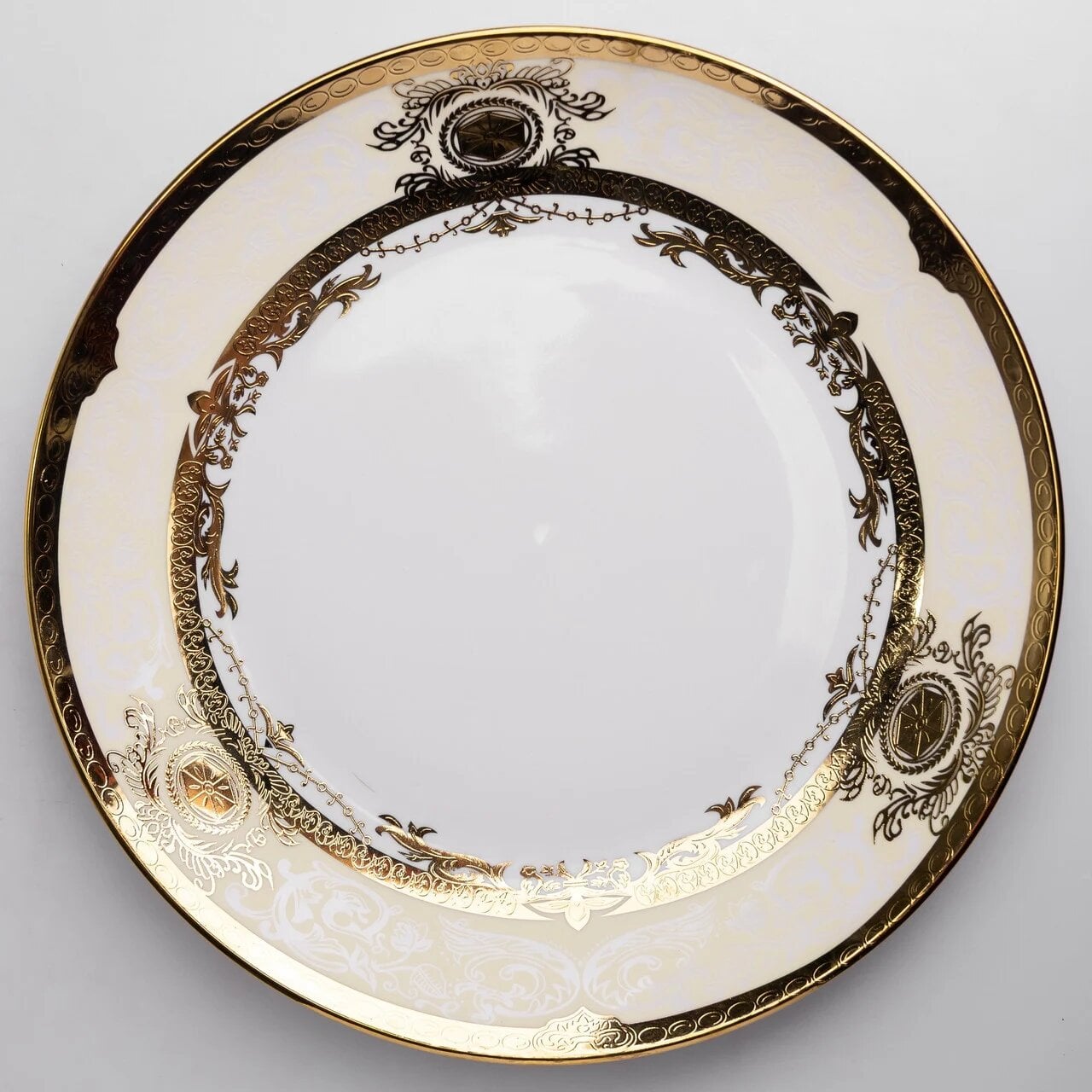 Тарілка сервірувальна порцелянова Yiwu Majestic 27 см (XMH-105P)