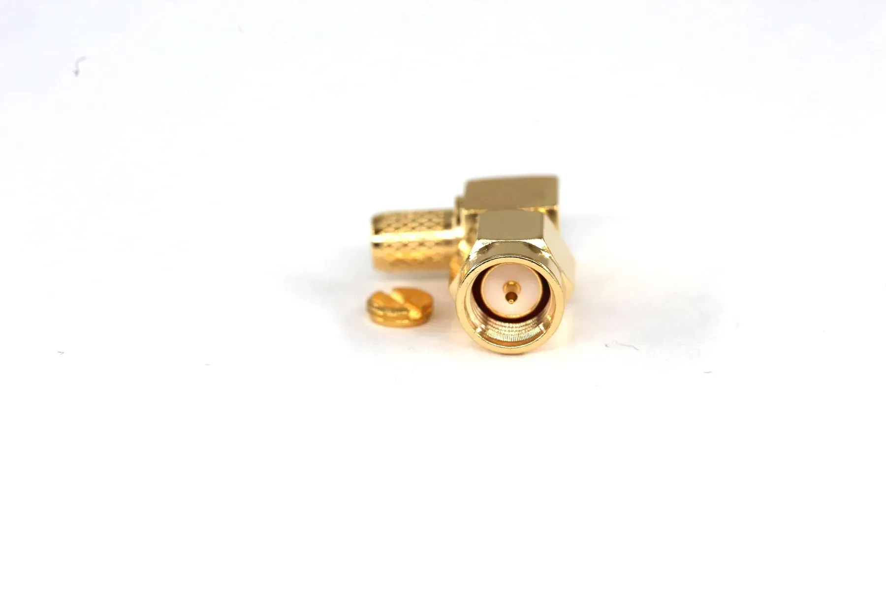 Угловой SMA штекер для RG223 SMA()-RG223 Gold (3.01.304)