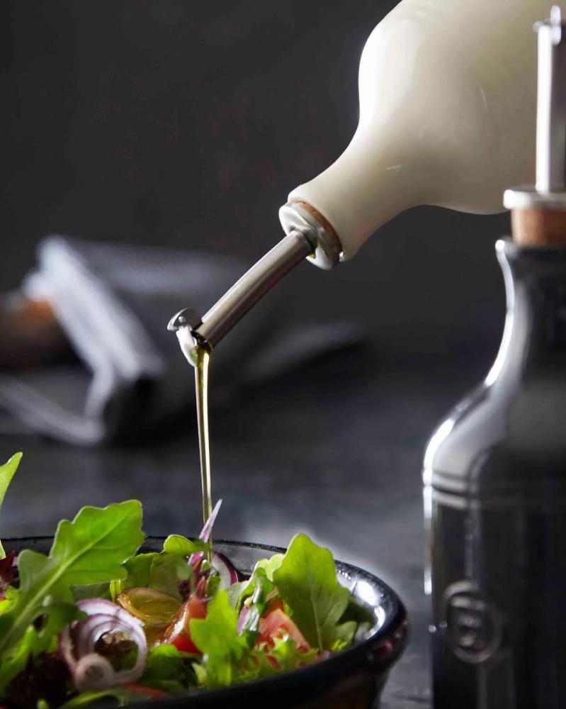 Бутылка для масла керамическая Emile Henry Kitchen Tools 450 мл Черный (710215) - фото 2 Бутылка для масла керамическая Emile Henry Kitchen Tools 450 мл Черный (710215) - фото 2