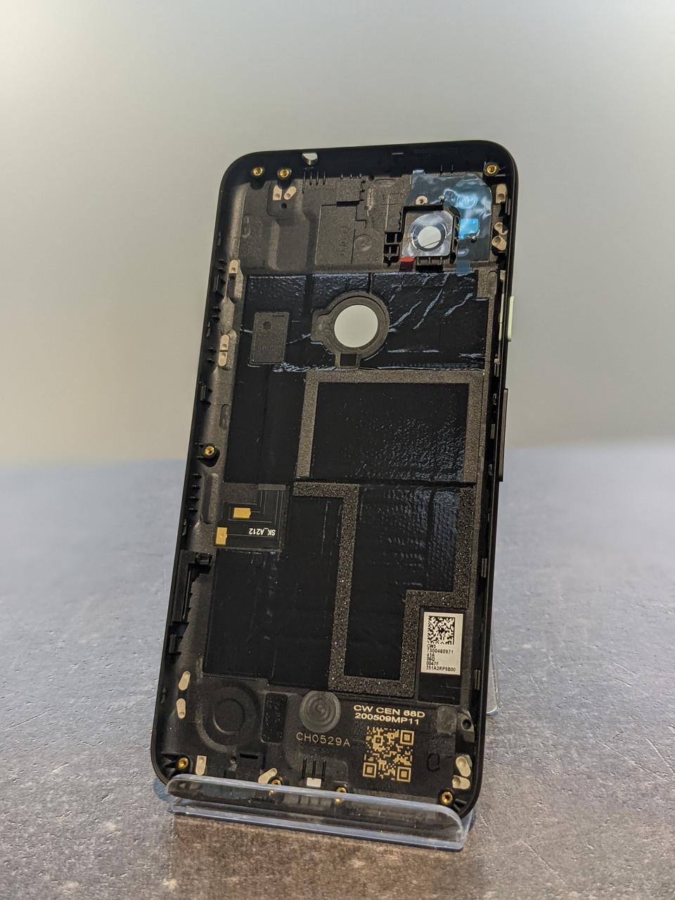 Крышка задняя Google Pixel 4A Servise со стеклом для камеры Black (23136648) - фото 3 Крышка задняя Google Pixel 4A Servise со стеклом для камеры Black (23136648) - фото 3
