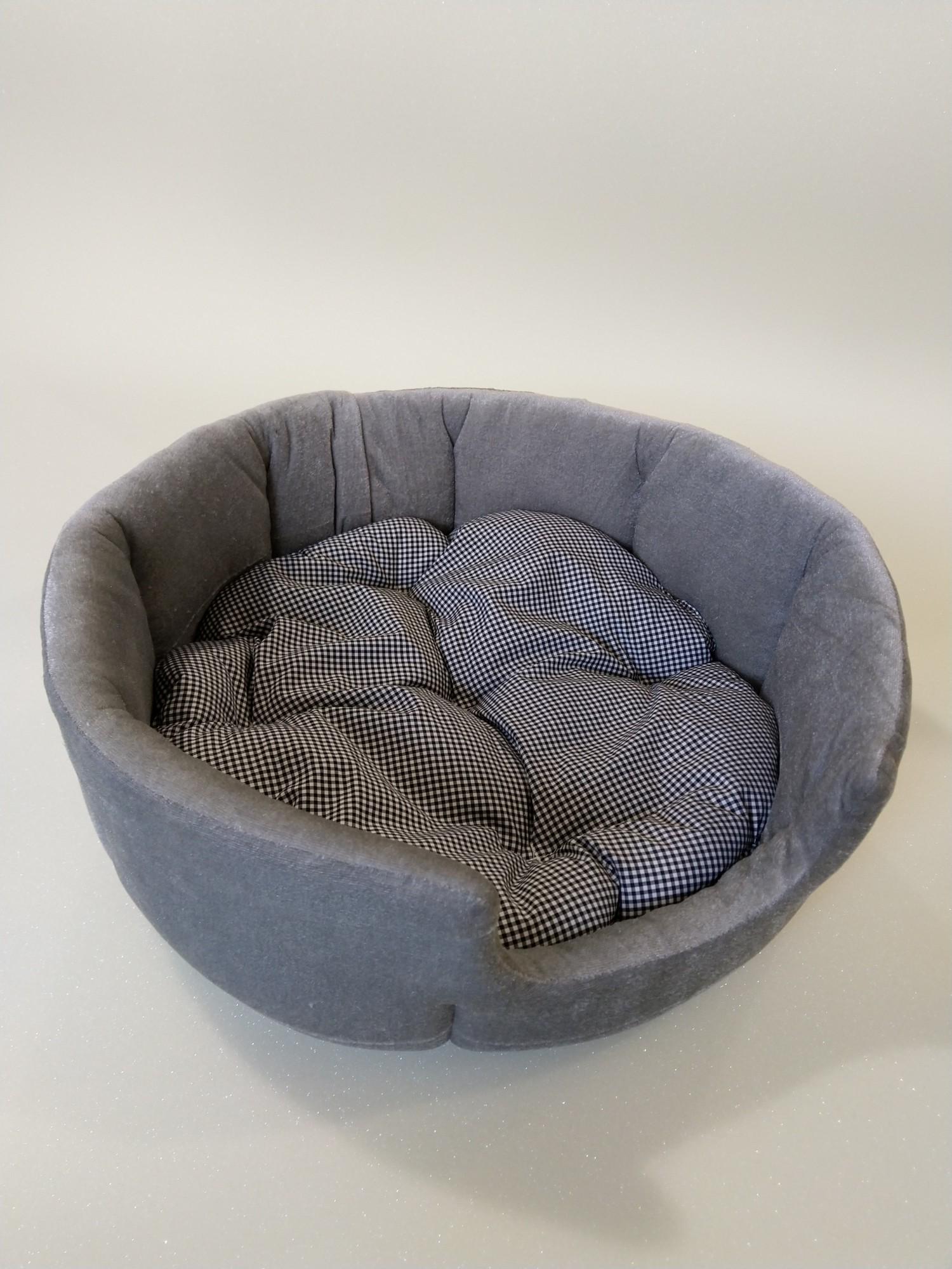 Лежанка для собак и кошек Luch home с подушкой 38х38х15 см Серый (26888820) - фото 1 Лежанка для собак и кошек Luch home с подушкой 38х38х15 см Серый (26888820) - фото 1