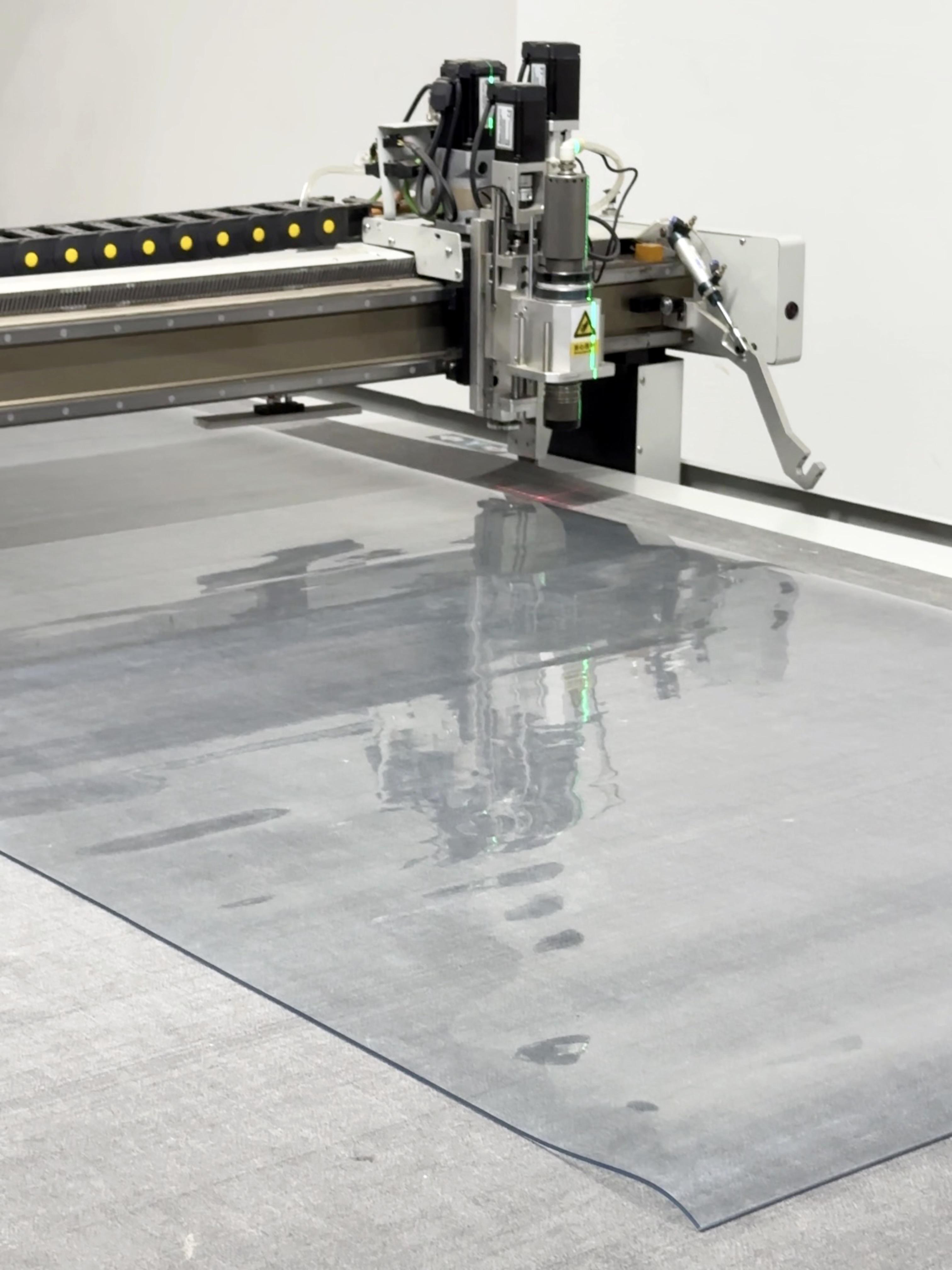 Скатертина силіконова Crystal м'яке скло 100х60 см/2 мм 2000 мікрон (1200-5) - фото 7 Скатертина силіконова Crystal м'яке скло 100х60 см/2 мм 2000 мікрон (1200-5) - фото 7