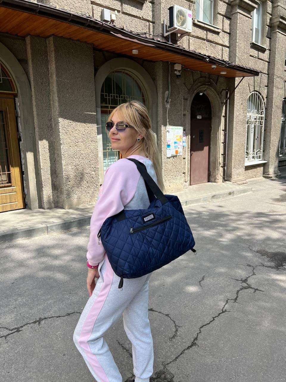 Сумка женская на плечо дорожная стеганная из плащевой ткани 41х25х15 см Синий (2070278461) - фото 2 Сумка женская на плечо дорожная стеганная из плащевой ткани 41х25х15 см Синий (2070278461) - фото 2