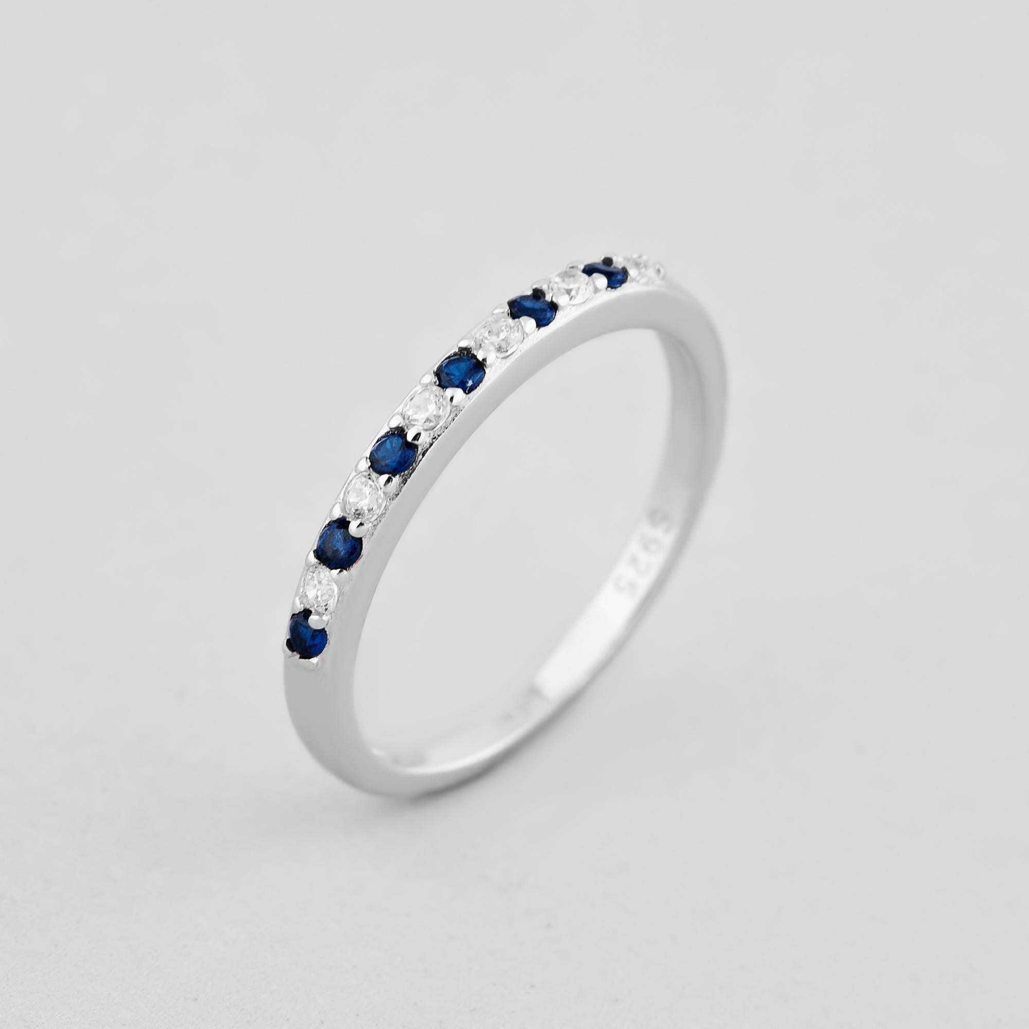 Серебряное кольцо Minimal фианиты р. 16 Синий (14640)