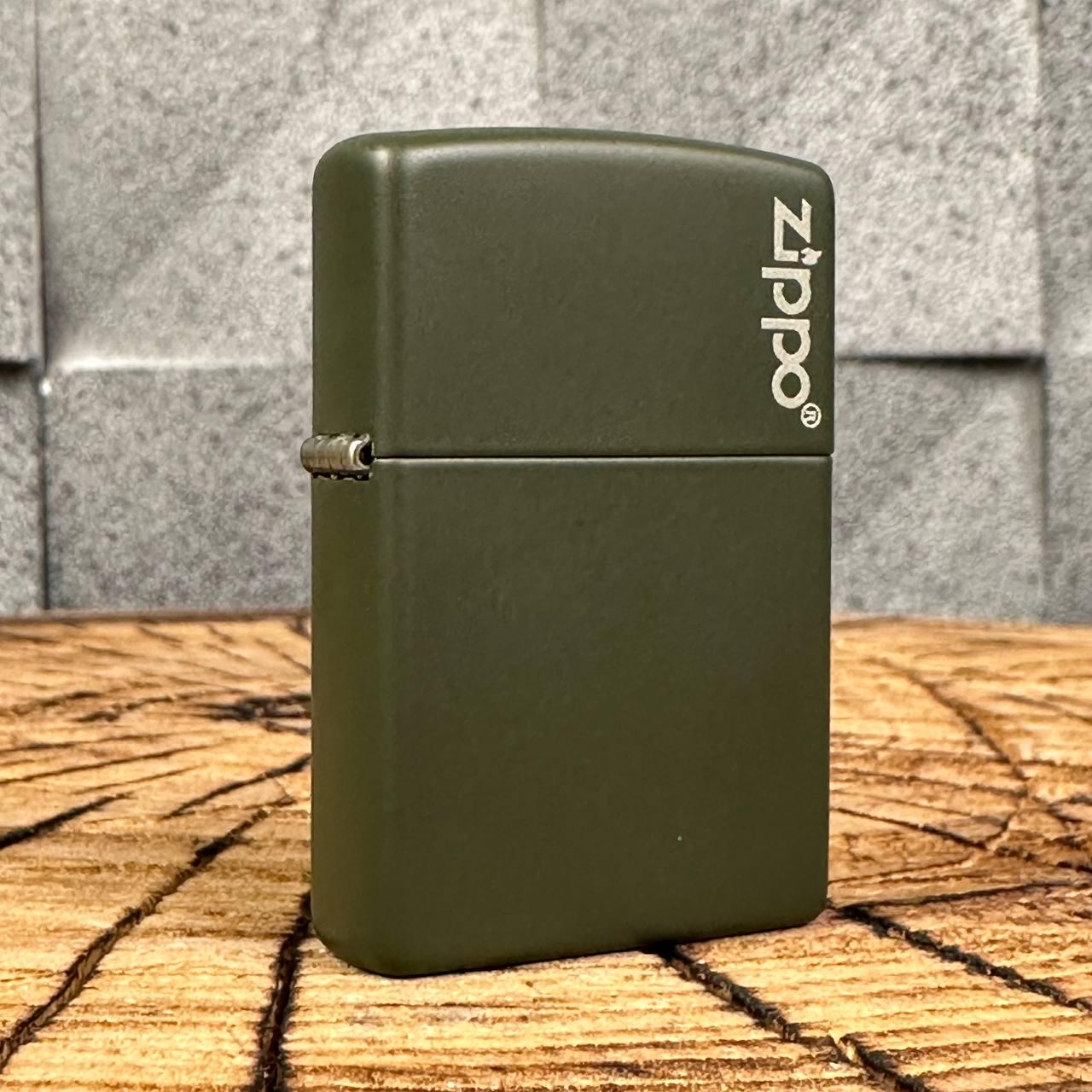 Запальничка бензинова ZIPPO 221Z у подарунковій упаковці Green Matte Запальничка бензинова ZIPPO 221Z у подарунковій упаковці Green Matte