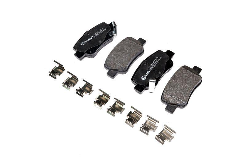 Тормозные колодки дисковые BREMBO для Toyota Avensis/Avensis sw 1.6.1.8.2.0.2.0d-4d.2.2d-4d 09- задние (P83112)