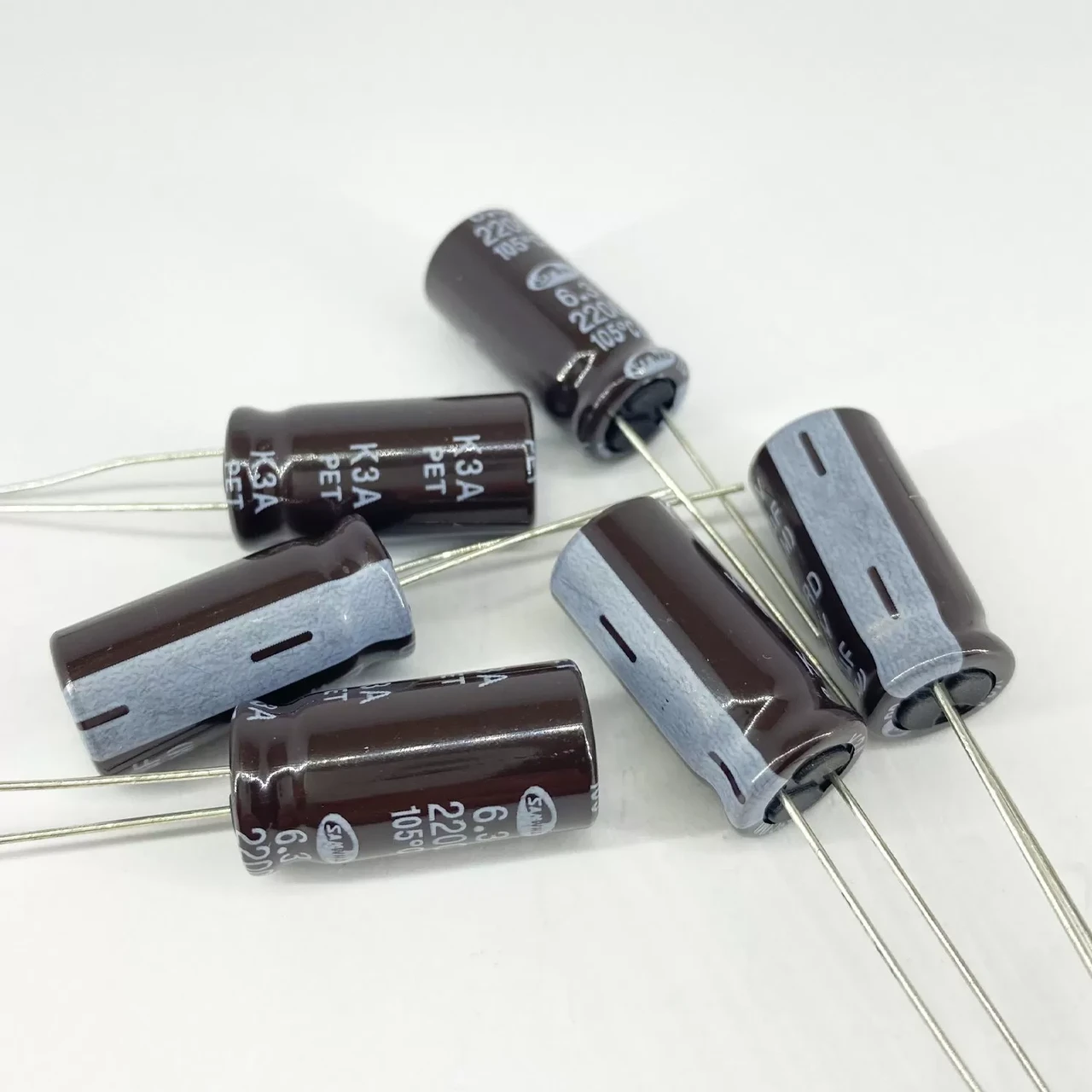 Конденсаторы электролитические SAMWHA 2200 мкф 6,3V 10x20 мм 105 °C (1965011361) Конденсаторы электролитические SAMWHA 2200 мкф 6,3V 10x20 мм 105 °C (1965011361)