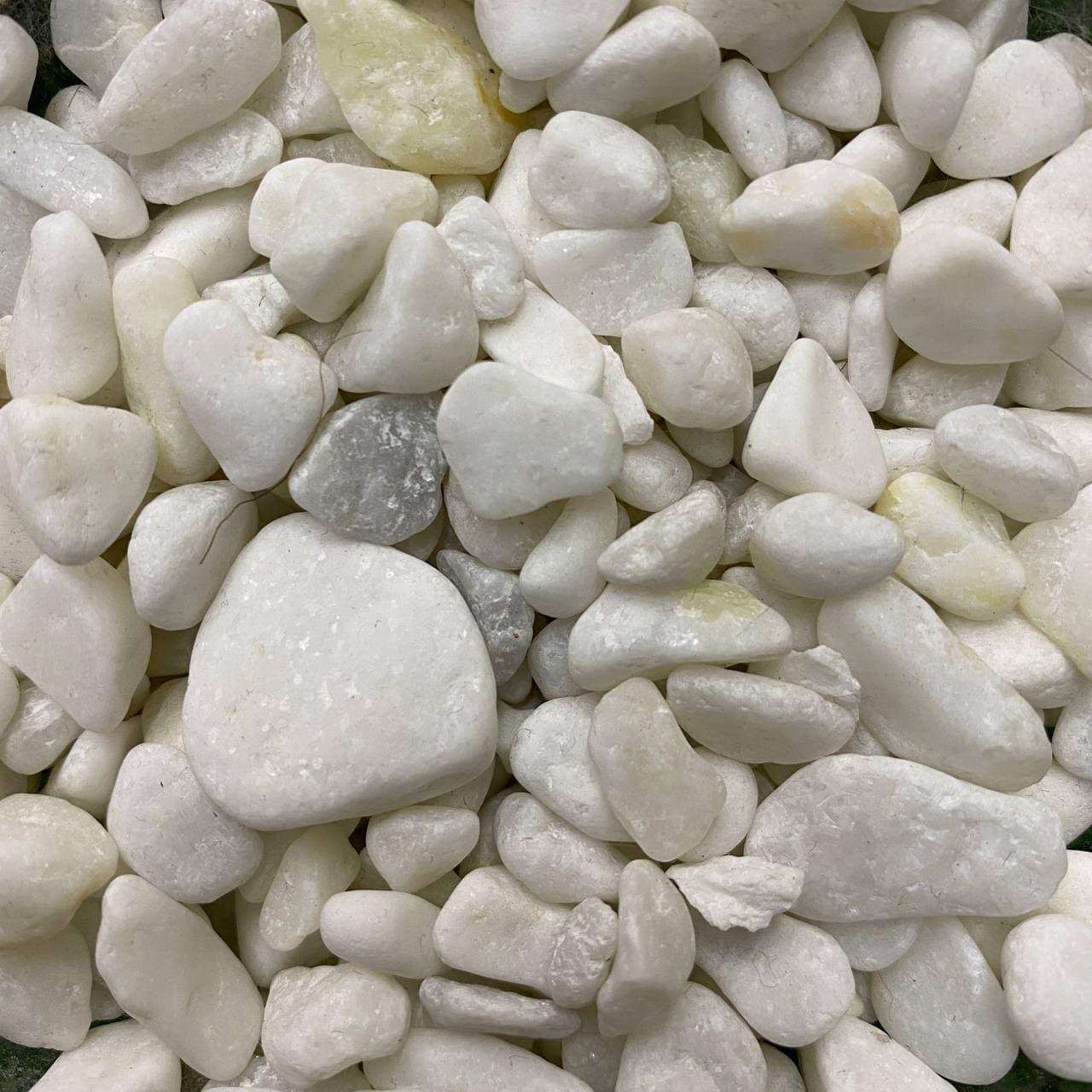 Галька мраморная декоративная Snow white 6-9 мм 30 кг Белый