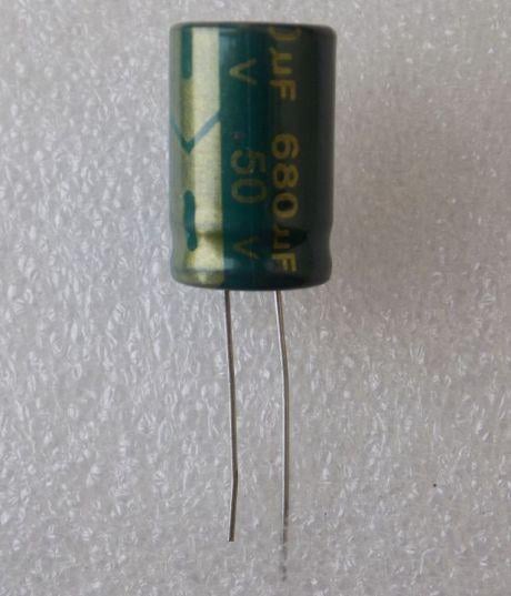 Конденсатор электролитический 680uF 50V 105C 680 мкФ 50В 105 град/680x50x105 град 13x20 мм (17743)
