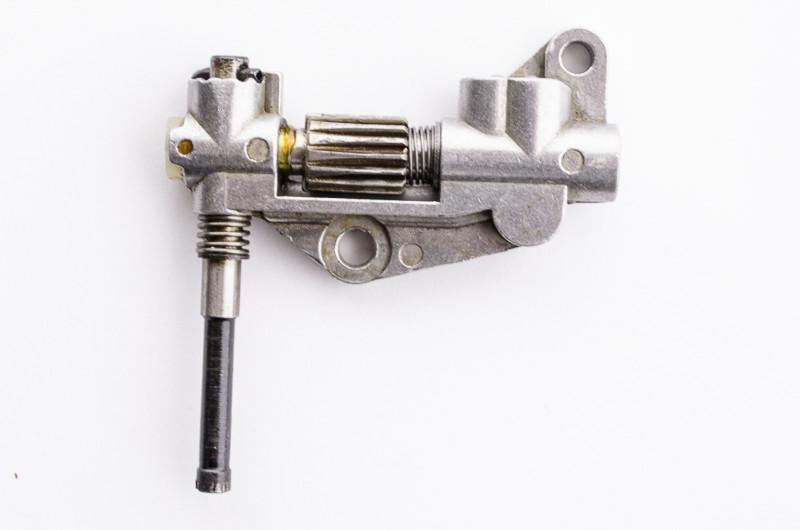 Насос масляный для бензопил Shindaiwa 577 (3716)