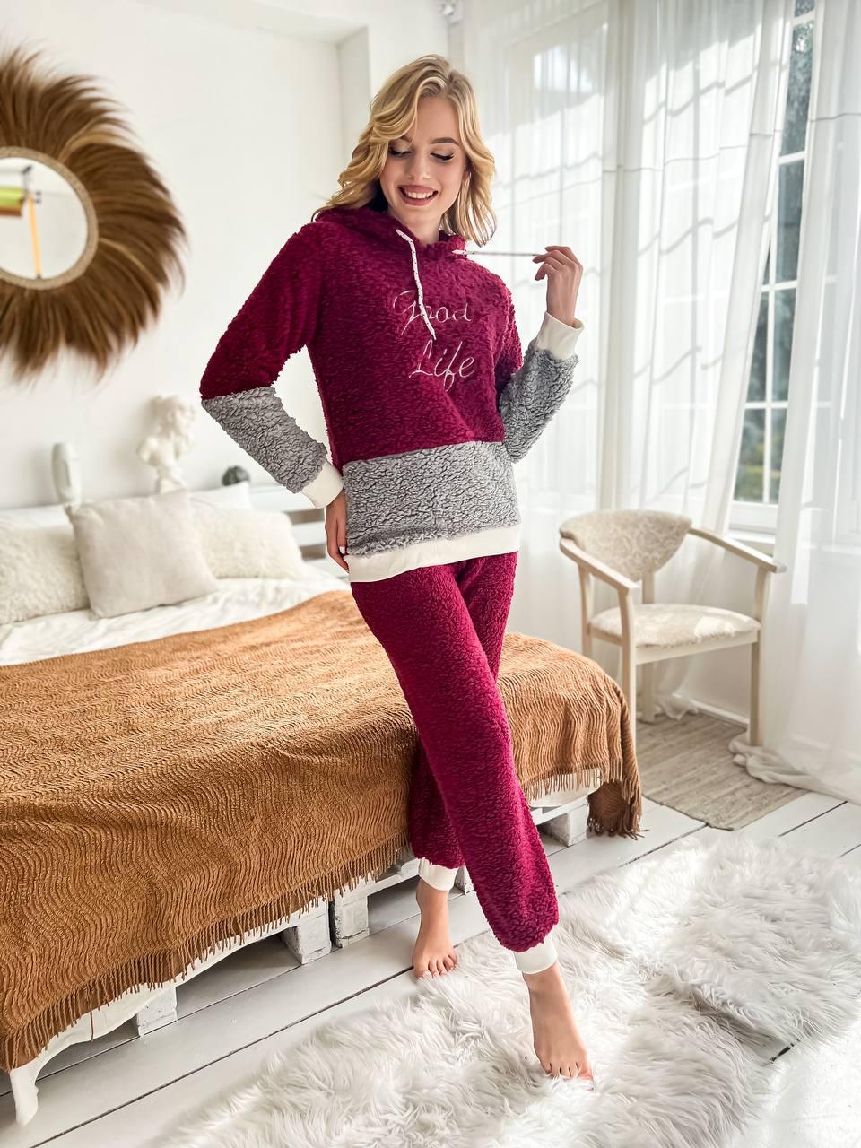 Пижама женская DO2184 на флисе с капюшоном XL Малиновый Пижама женская DO2184 на флисе с капюшоном XL Малиновый