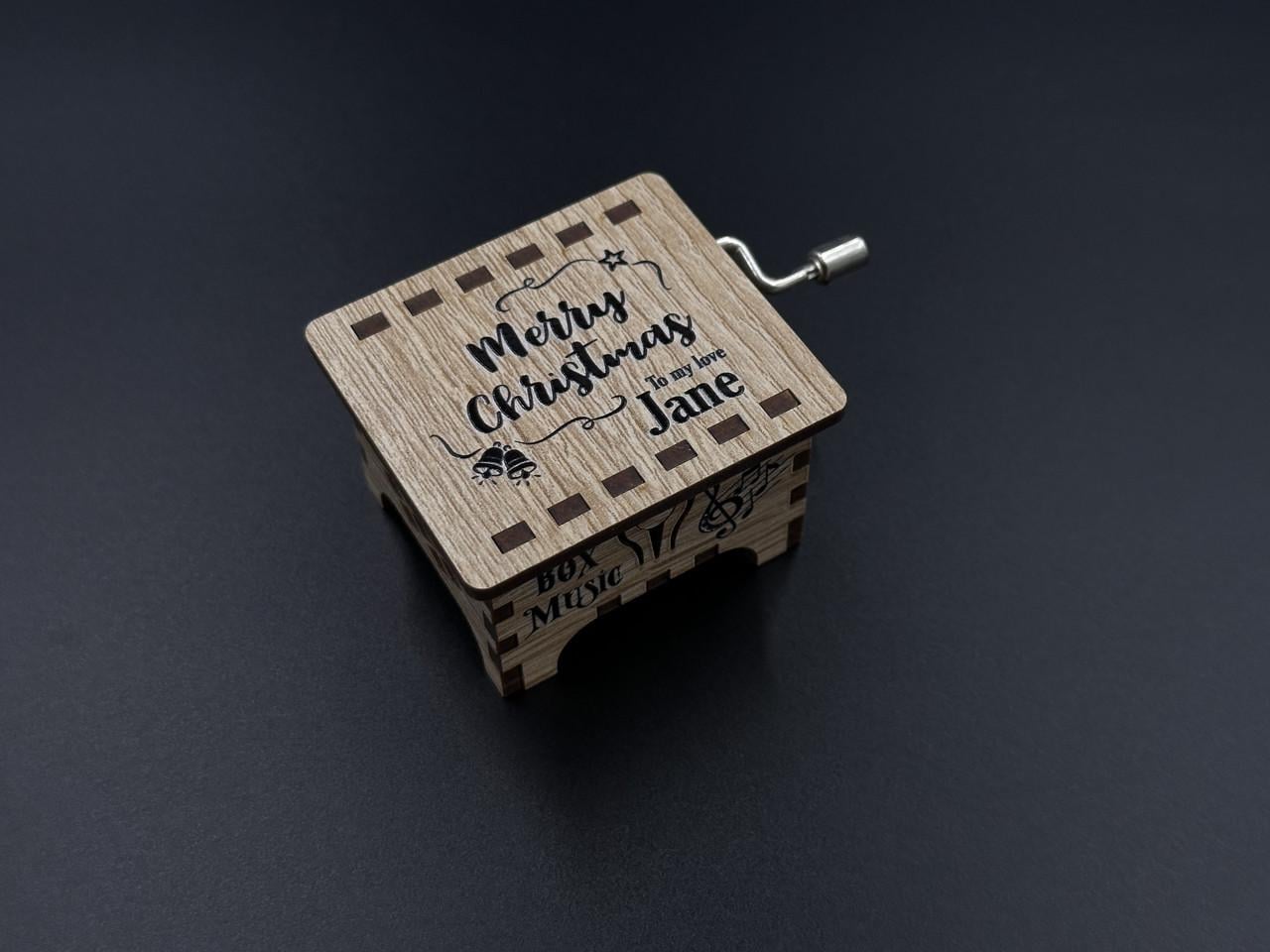 Шкатулка музыкальная деревянная с заводным механизмом мелодия Merry Christmas 6х5 см (MZ-040)