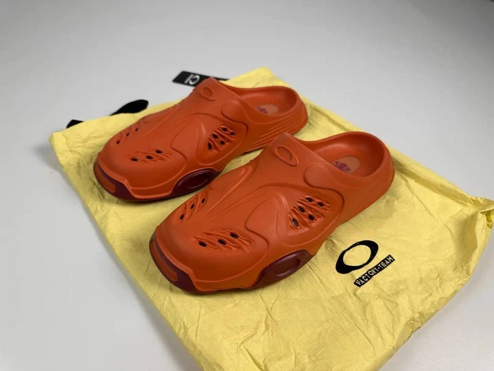 Шльопанці чоловічі Oakley Factory Team Brain Dead Paguro гумові р. 43 Помаранчевий (555613)