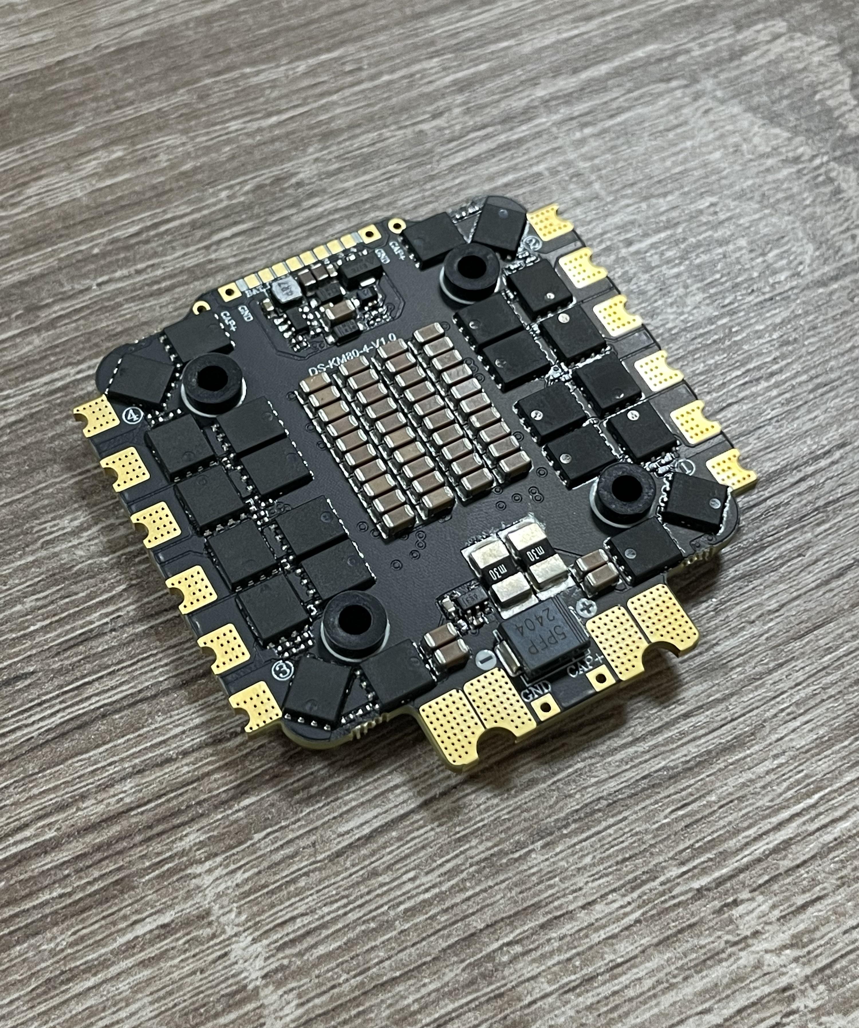 Регулятор моторов ESC 100A Skystars KM80-4 8S совместим с BLHeli_32/AM32 для больших дронов (00-00026735)