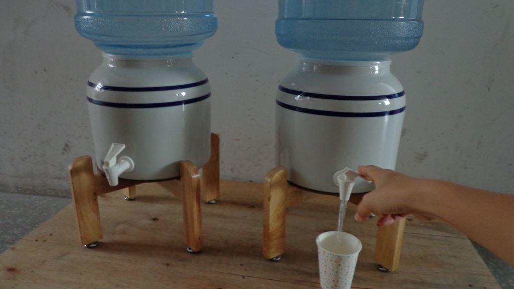 Диспенсер керамический для воды с подставкой и краником в комплекте ViO CD-01 - фото 9 Диспенсер керамический для воды с подставкой и краником в комплекте ViO CD-01 - фото 9