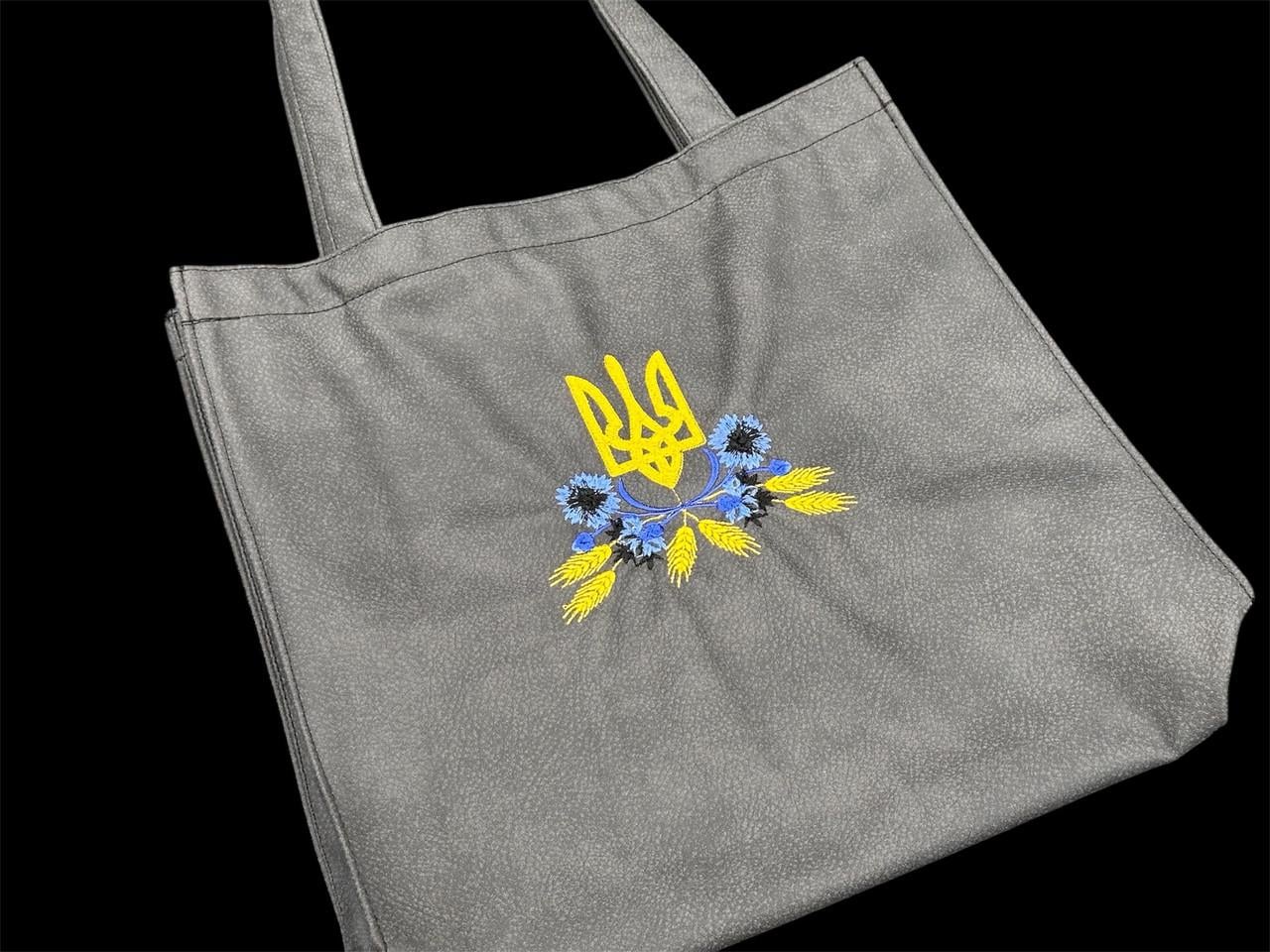 Сумка екошопер з екошкіри з вишивкою Тризуб екосумка універсальна 37х36х6 см Сірий (S-176)