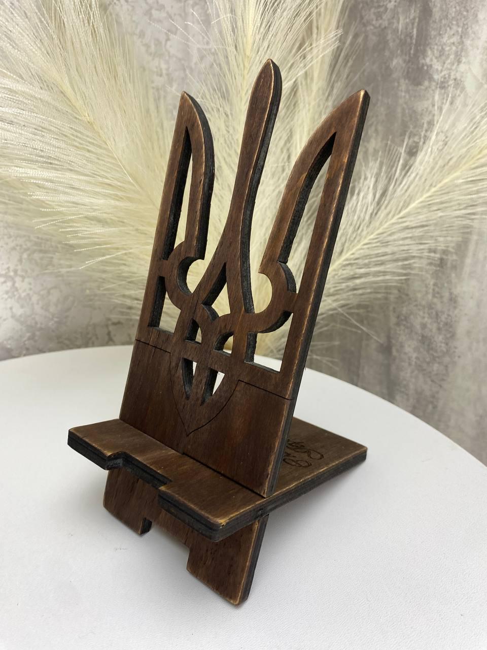 Підставка для телефону настільна Герб з фанери (21051510) - фото 8 Підставка для телефону настільна Герб з фанери (21051510) - фото 8