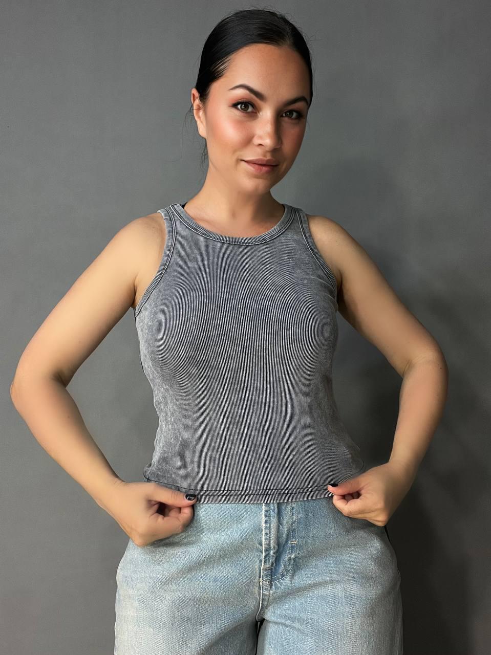 Майка жіноча A-N 2733 у рубчик з порізаними швами OS Сірий (26794579) - фото 8 Майка жіноча A-N 2733 у рубчик з порізаними швами OS Сірий (26794579) - фото 8