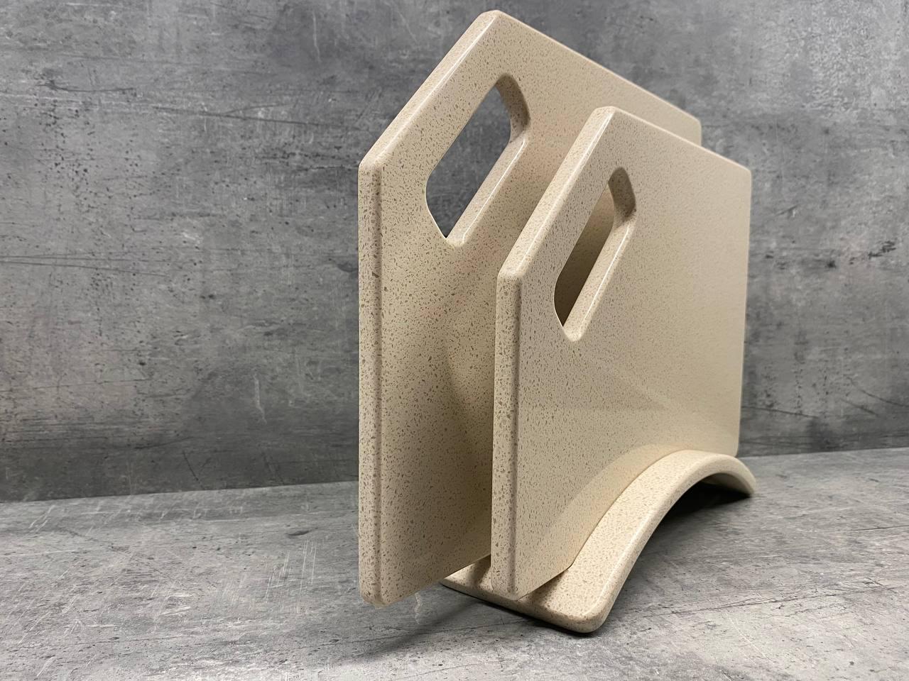 Набор досок кухонных Helena из искусственного акрилового камня на подставке 2 шт. - фото 2 Набор досок кухонных Helena из искусственного акрилового камня на подставке 2 шт. - фото 2