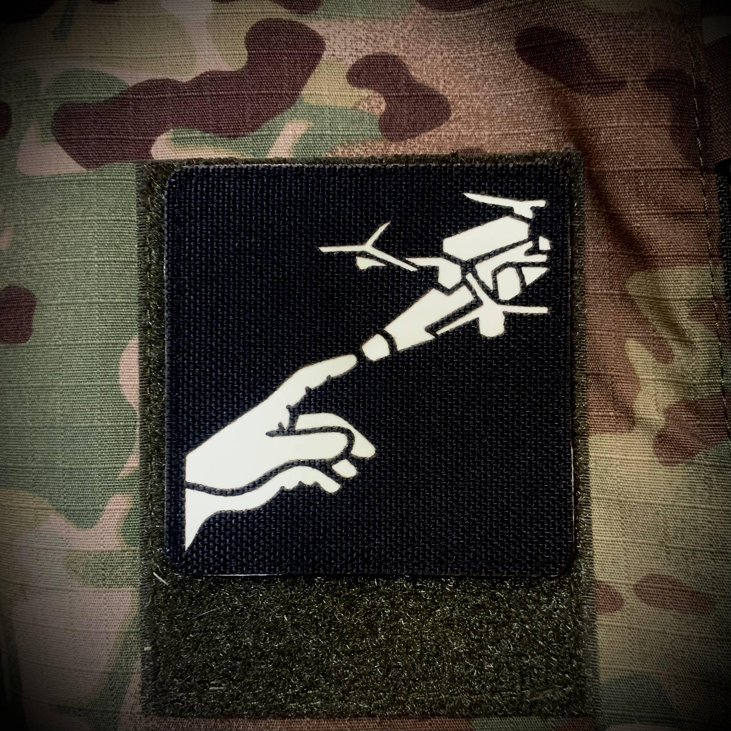 Шеврон на липучке Laser Cut Инженер БПЛА Систем 7х7 см Черный/Белый - фото 2 Шеврон на липучке Laser Cut Инженер БПЛА Систем 7х7 см Черный/Белый - фото 2