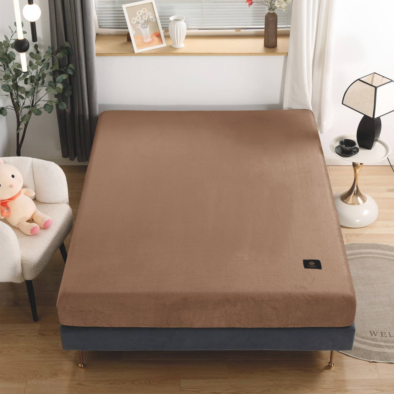 Велюрова простинь на резинці 160x200/25 см Світло-коричневий - фото 1