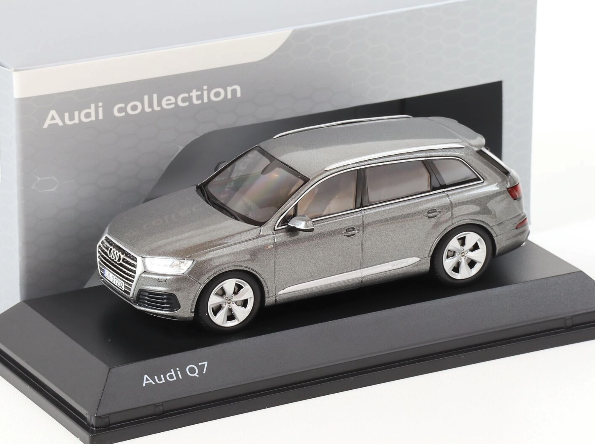 Модель автомобиля 1:43 Audi Q7 4M Graphite Grey (5011407633)