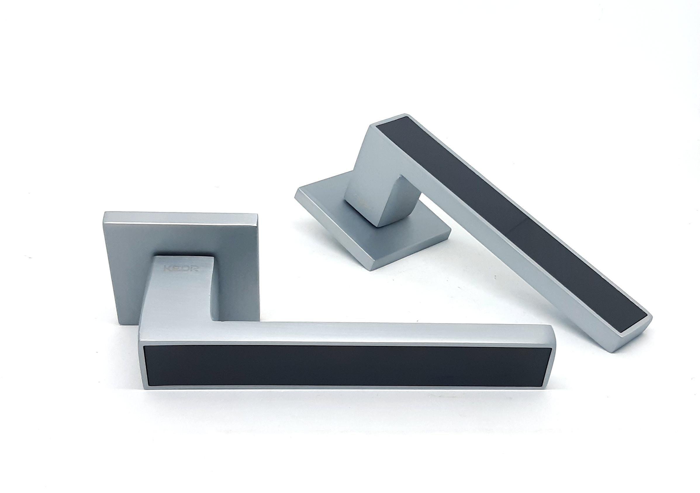 Ручка Kedr на розетке квадрат Ultra R21.810 MCP/BL матовый Хром с черной вставкой Ручка Kedr на розетке квадрат Ultra R21.810 MCP/BL матовый Хром с черной вставкой