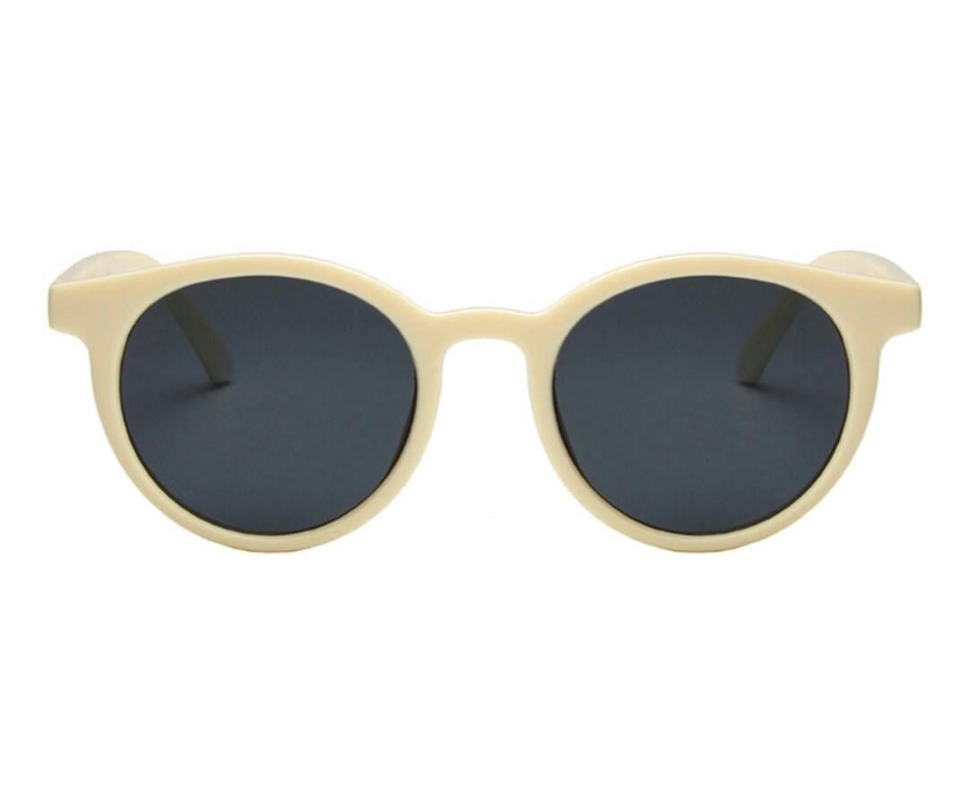 Солнцезащитные очки стильные в цветной оправе Черный/Бежевый