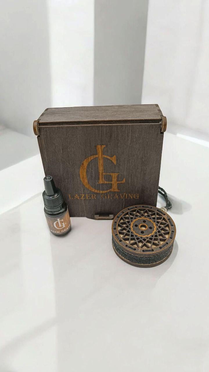 Ароматизатор для авто многоразовый в виде колеса из дерева/войлока и аромапарфюм 10 мл в подарочной коробке (111) Ароматизатор для авто многоразовый в виде колеса из дерева/войлока и аромапарфюм 10 мл в подарочной коробке (111)