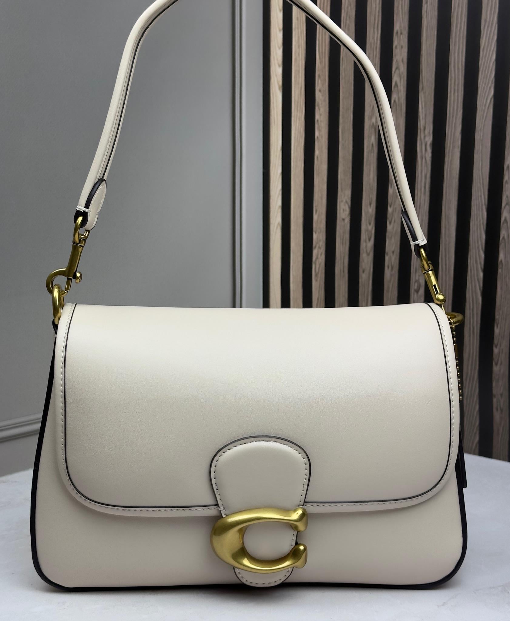 Сумка женская кожаная Coach Soft Tabby Shoulder Bag Молочный