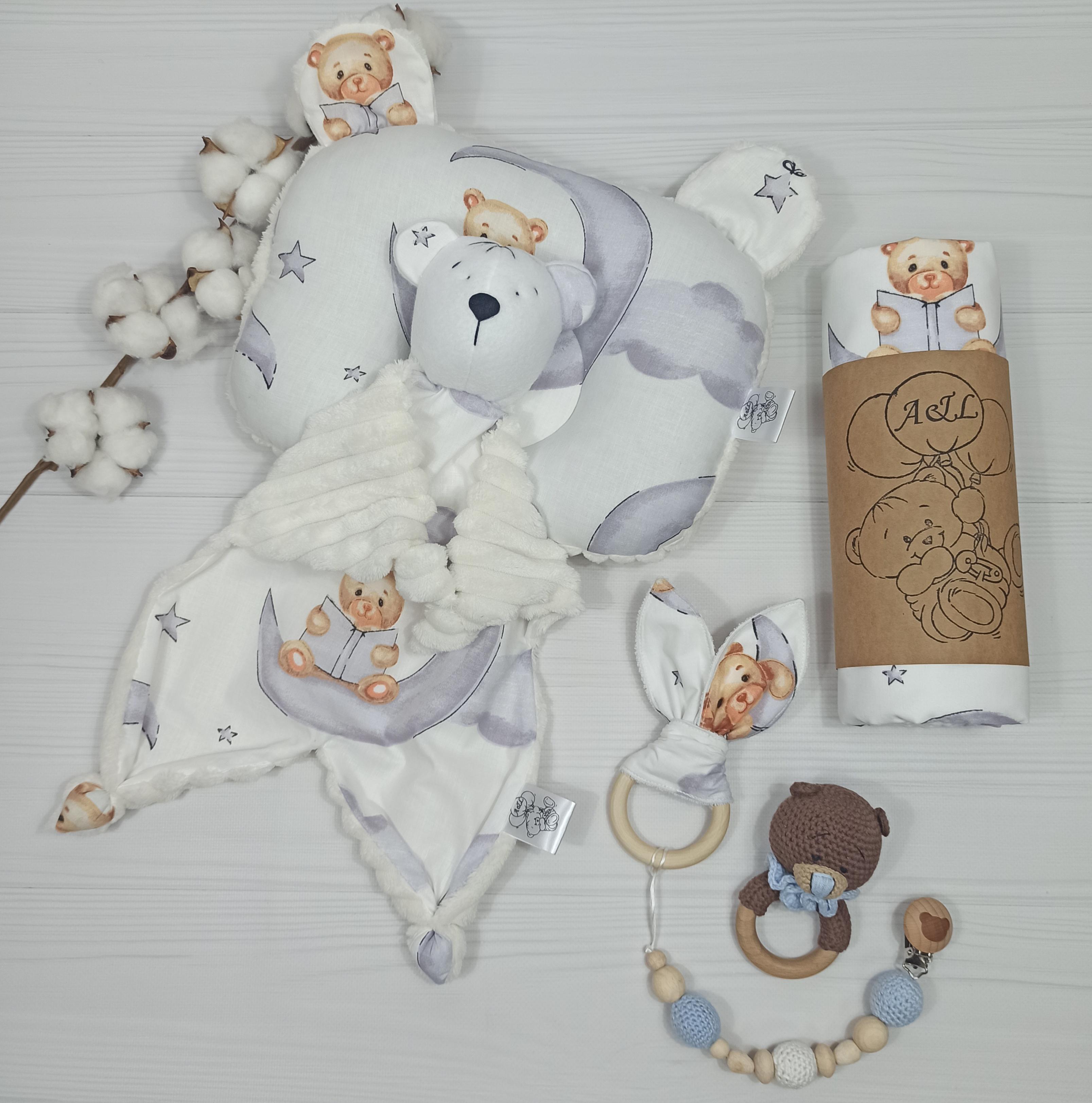 Подарочный набор albabybox Мишка пеленка/подушка/комфортер/грызунец/держатель для пустышек Разноцветный (NA 18206023) Подарочный набор albabybox Мишка пеленка/подушка/комфортер/грызунец/держатель для пустышек Разноцветный (NA 18206023)