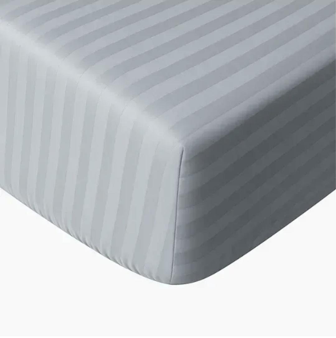 Простынь на резинке Текстилія страйп-сатин 140х200 см Серый (01020611) - фото 1 Простынь на резинке Текстилія страйп-сатин 140х200 см Серый (01020611) - фото 1