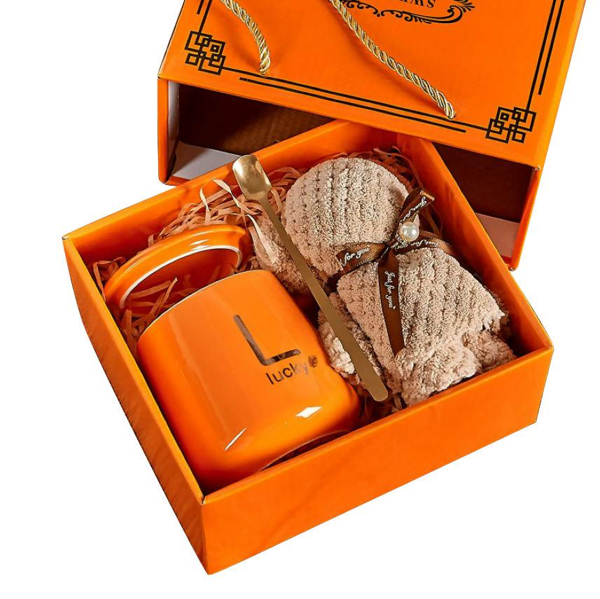 Набор чашки с полотенцем в подарочной коробке 400 мл Оранжевый (31920032)