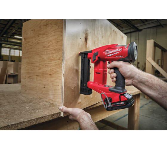 Степлер аккумуляторный Milwaukee 18 GA M18 FNCS18GS-0X FUEL зауженный (4933471942) - фото 7