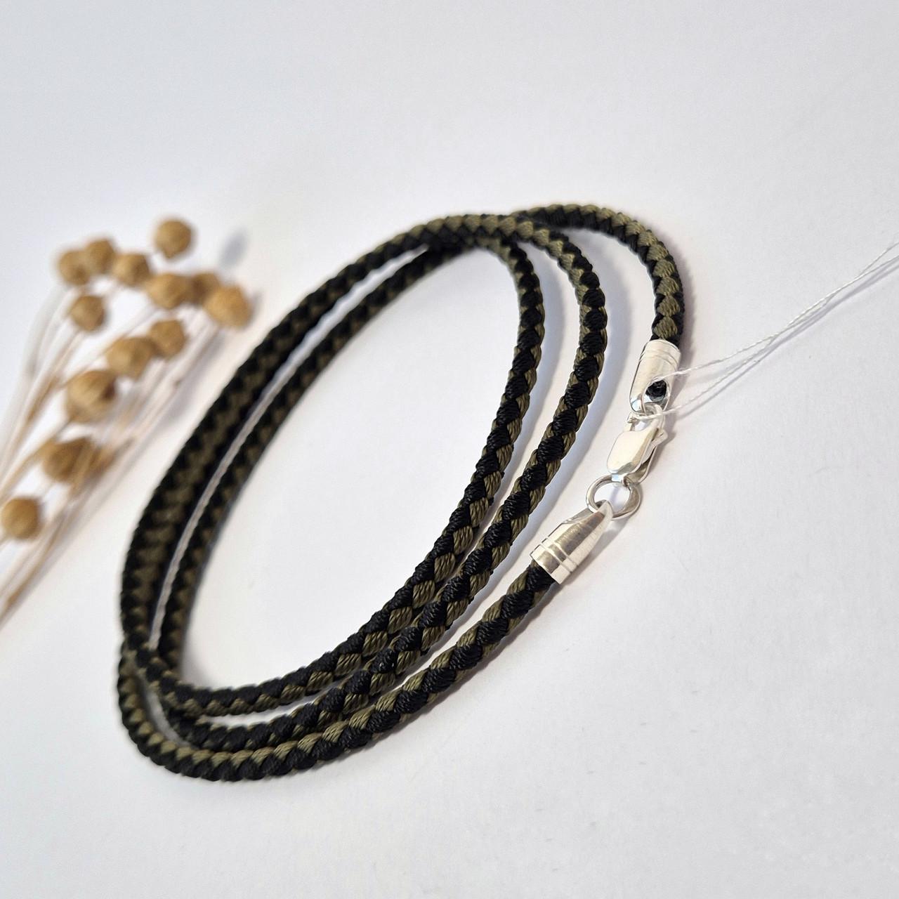 Шнурок на шею шелковый 2,5 мм 65 см 925 пробы 1,30 г (43003) Шнурок на шею шелковый 2,5 мм 65 см 925 пробы 1,30 г (43003)