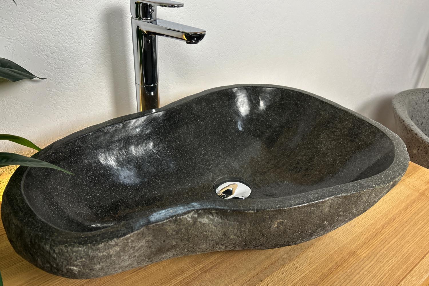 Умывальник из речного камня Сенджа каменный овальный 57x38,5 см (24985281)