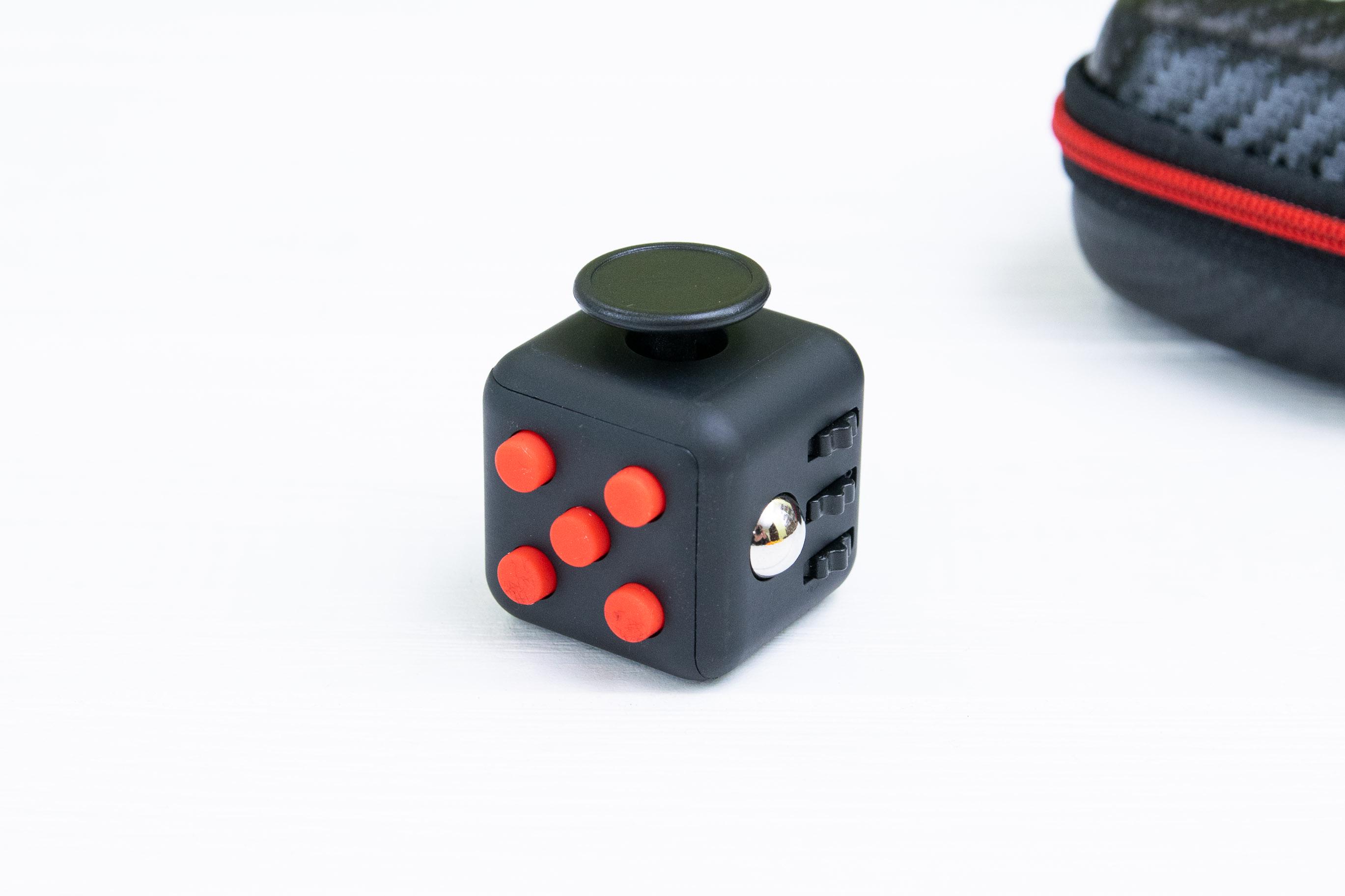 Антистресс кубик Fidget cube с кейсом Черный/Красный (14825451) - фото 3 Антистресс кубик Fidget cube с кейсом Черный/Красный (14825451) - фото 3