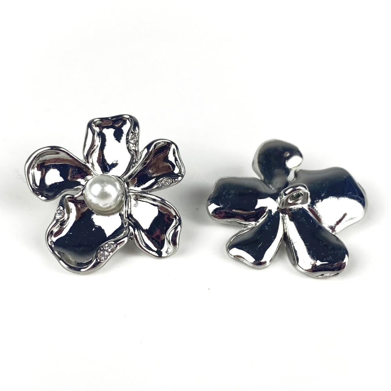 Пуговица Flower Pearl LuxFabric на ножке металл 24х23 мм 1 шт. Платина (ПВ2423ц01)