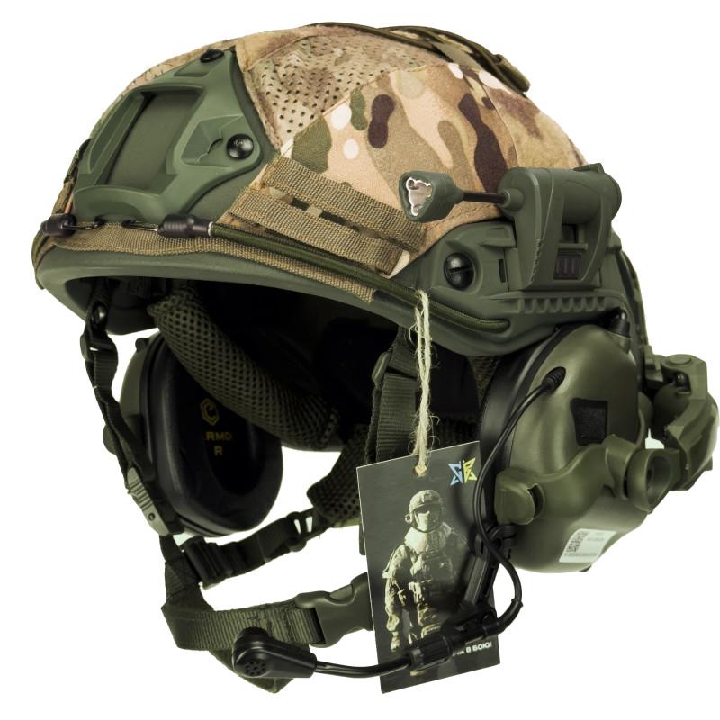 Шлем FAST в кавере с наушниками M32H с Чебурашками итогом противовеса и тактическим фонариком Олива