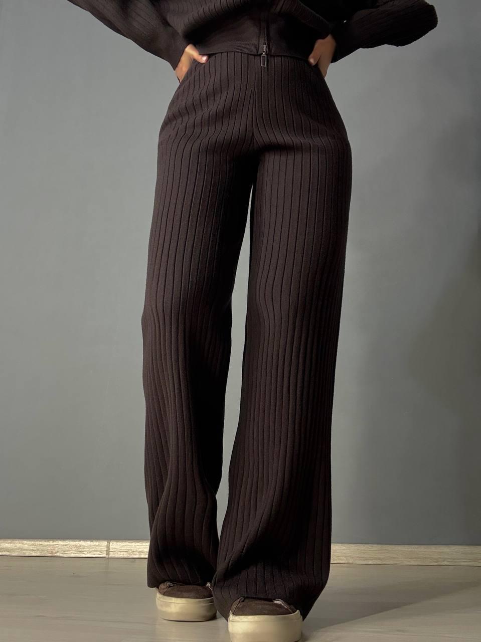 Костюм женский Joy One 376 вязаный в рубчик с кофтой на молнии и брюками палаццо OS Коричневый (5600) - фото 5 Костюм женский Joy One 376 вязаный в рубчик с кофтой на молнии и брюками палаццо OS Коричневый (5600) - фото 5