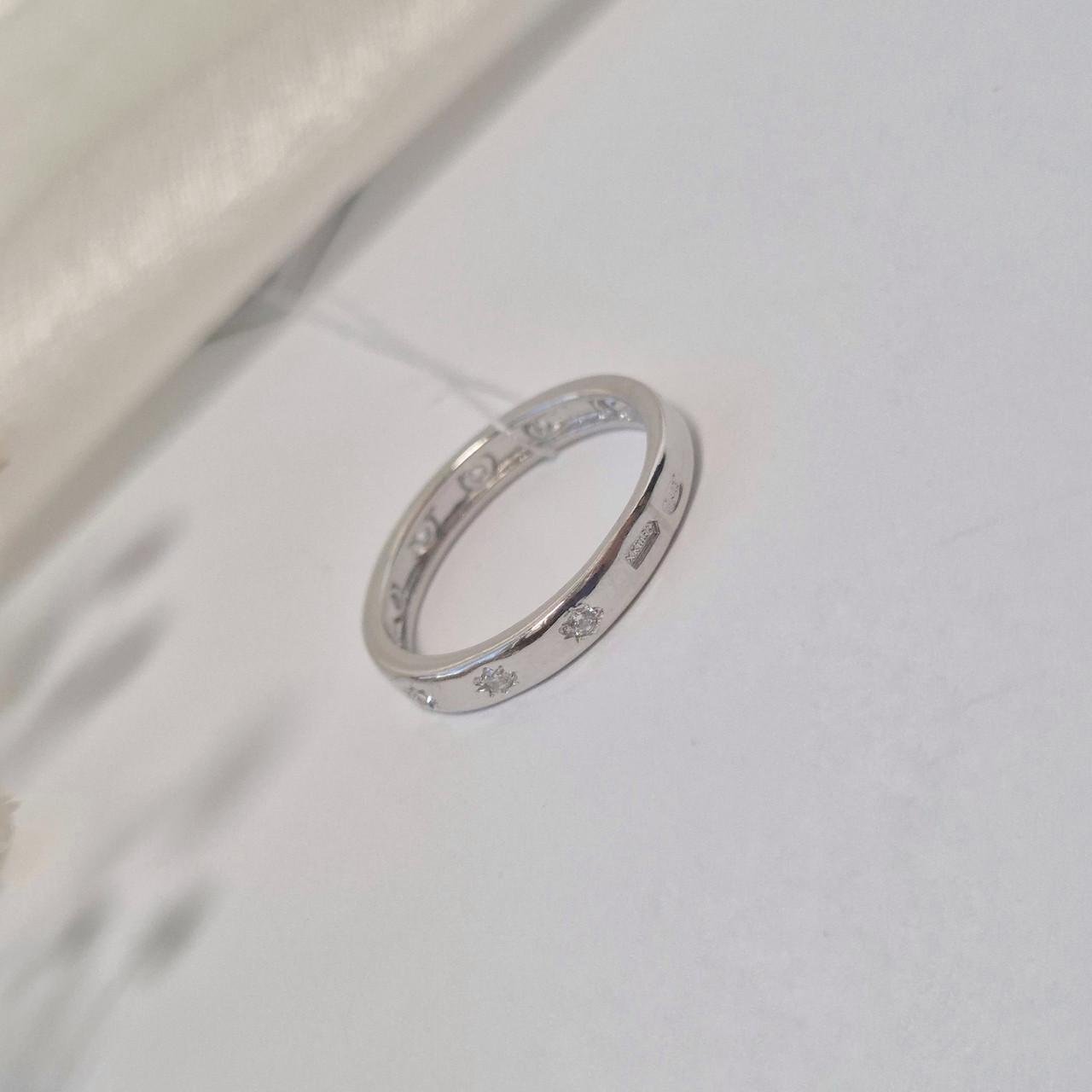 Кольцо дорожка с белыми камнями серебро 925 пробы родированное 1,70 г 16 (4379р)