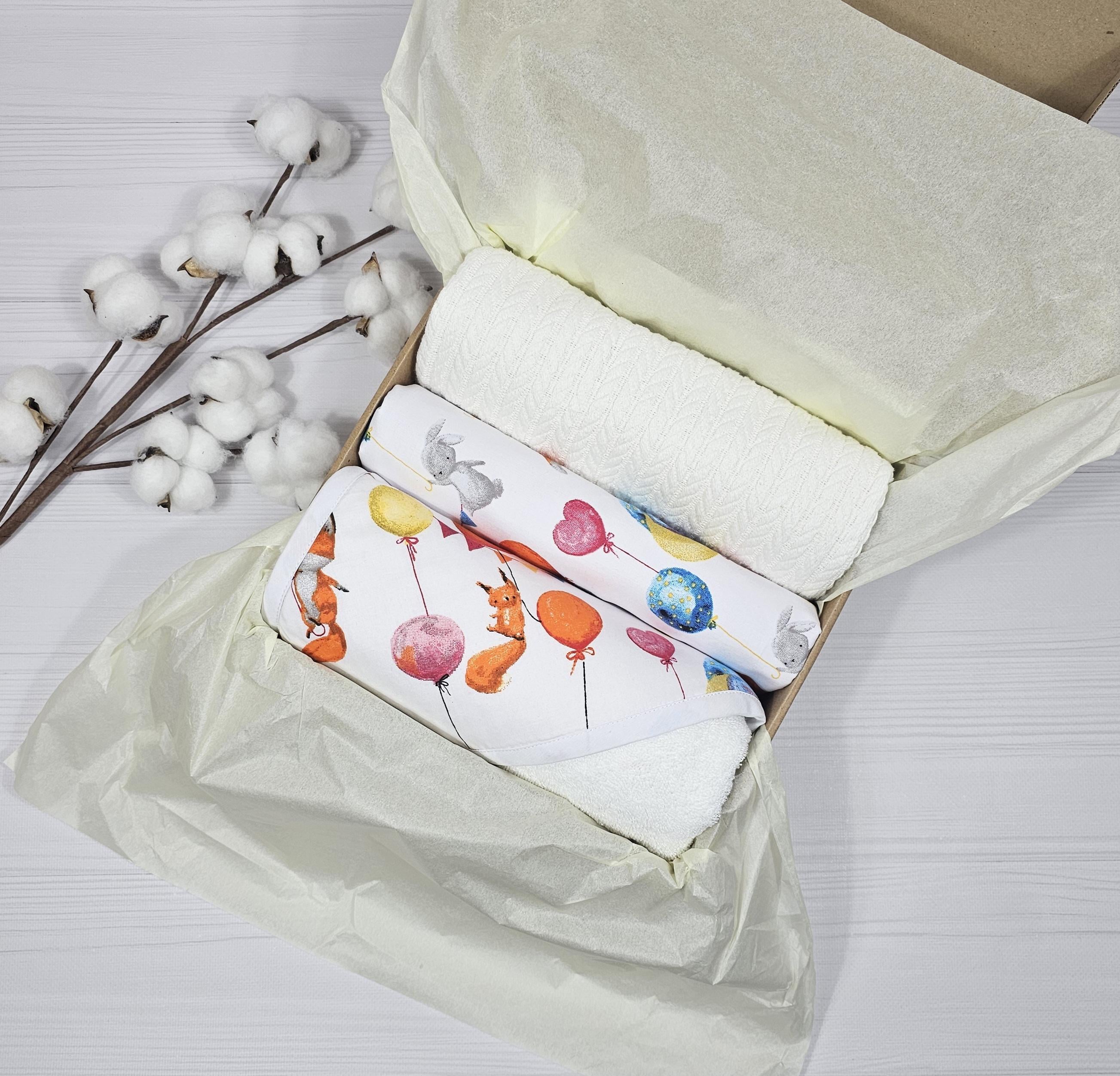 Набор для малыша a.l.babybox Лисички на шариках полотенце/плед/пеленка Белый (26236433)