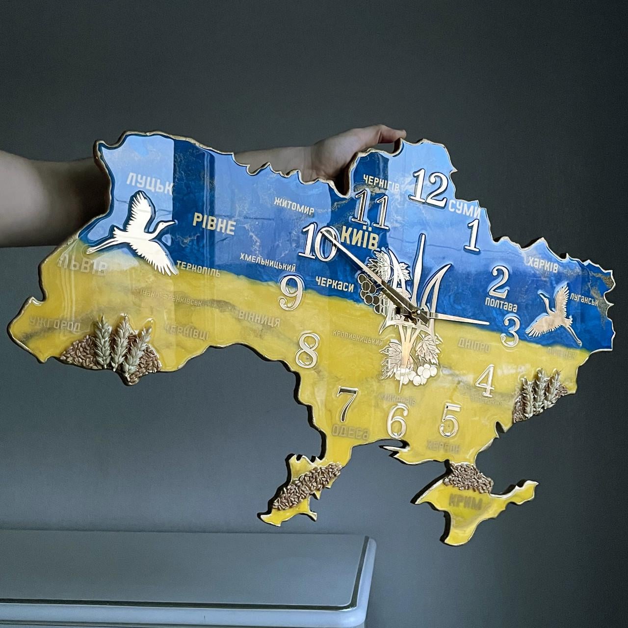 Годинник настінний з епоксидної смоли Карта України 60х38 см