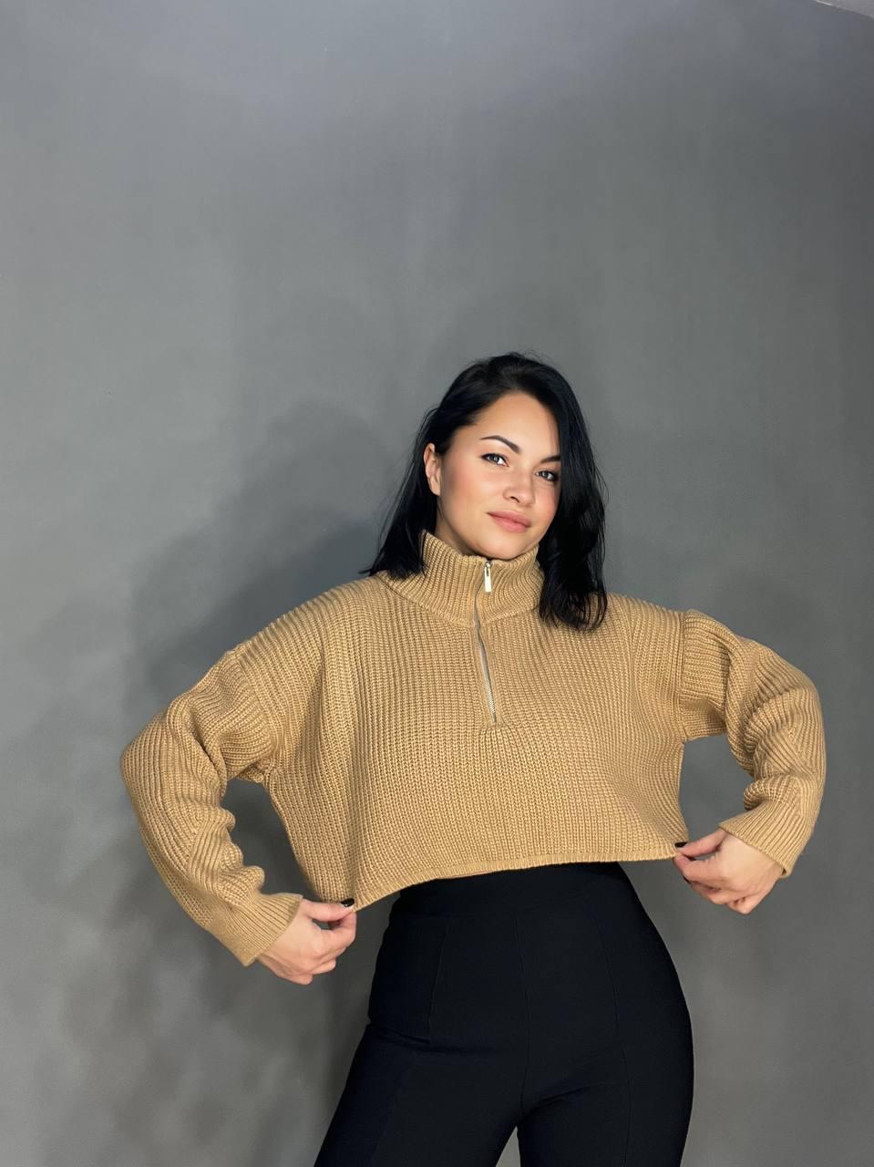 Свитер женский 6752 короткий широкий молния на воротнике OS Карамельный (1025)