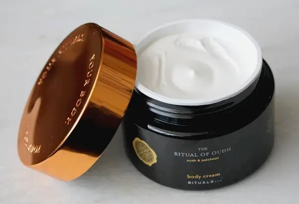 Зволожуючий крем для тіла ароматизований RITUALS Ritual of Oudh Body Cream 220 мл (17868255) - фото 2