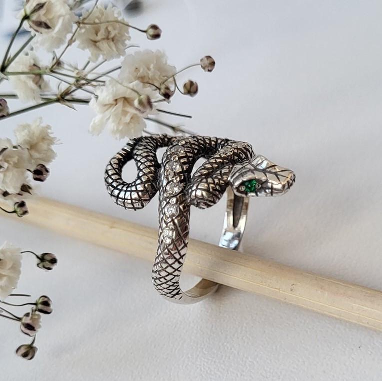 Кольцо серебряное женское Змея вставка кубический цирконий р. 16,0 925 пробы 5,10 г (1810) Кольцо серебряное женское Змея вставка кубический цирконий р. 16,0 925 пробы 5,10 г (1810)