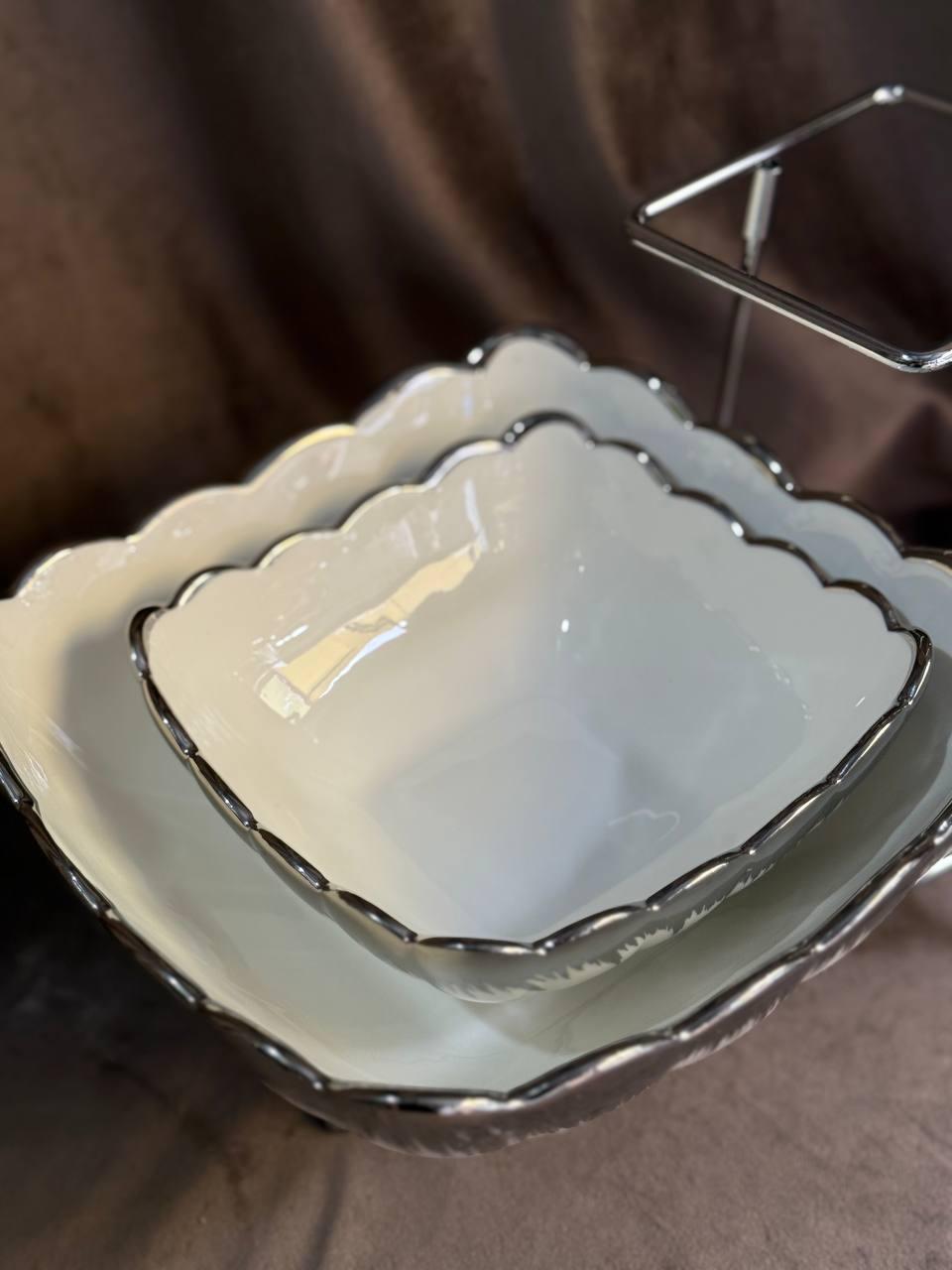 Фруктовниця Yiwu 2561-1AS порцелянова на металевій підставці 2 яруси 27х21х25 см Білий з срібним (30059634) - фото 4 Фруктовниця Yiwu 2561-1AS порцелянова на металевій підставці 2 яруси 27х21х25 см Білий з срібним (30059634) - фото 4